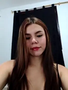 Snapshot of EmiNavarro chatting on 07.02.26 EmiNavarro online show from 07.02.26