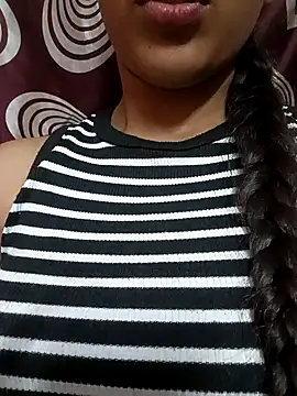 Snapshot of komalsharma99 chatting on 04.28.26 komalsharma99 online show from 04.28.26