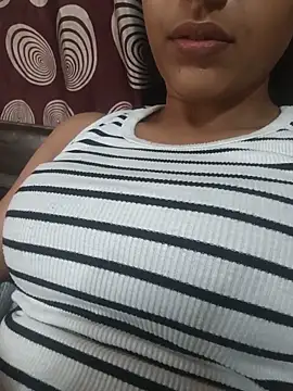 Snapshot of komalsharma99 chatting on 06.06.26 komalsharma99 online show from 06.06.26