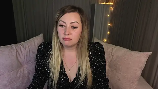 Snapshot of KarenBoobies chatting on 02.12.26 KarenBoobies online show from 02.12.26