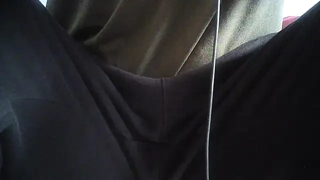 Snapshot of Tommyzzzzzz chatting on 12.19.24 Tommyzzzzzz online show from 12.19.24