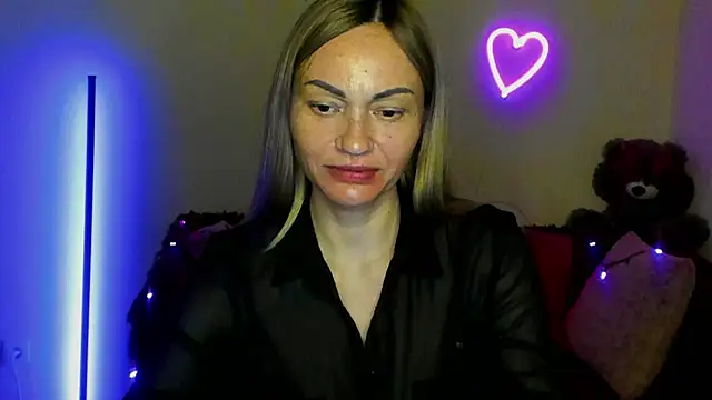 Snapshot of BlondMikey22 chatting on 05.11.26 BlondMikey22 online show from 05.11.26