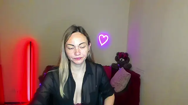 Snapshot of BlondMikey22 chatting on 06.21.26 BlondMikey22 online show from 06.21.26