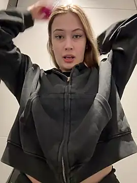 Snapshot of blonde_exe chatting on 03.03.26 blonde exe online show from 03.03.26