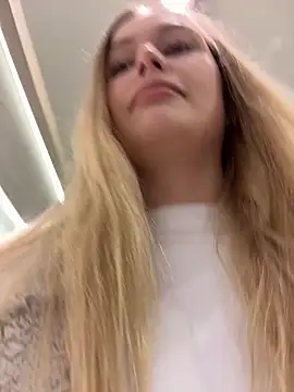 Snapshot of blonde_exe chatting on 03.14.26 blonde exe online show from 03.14.26