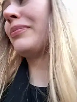 Snapshot of blonde_exe chatting on 03.18.26 blonde exe online show from 03.18.26