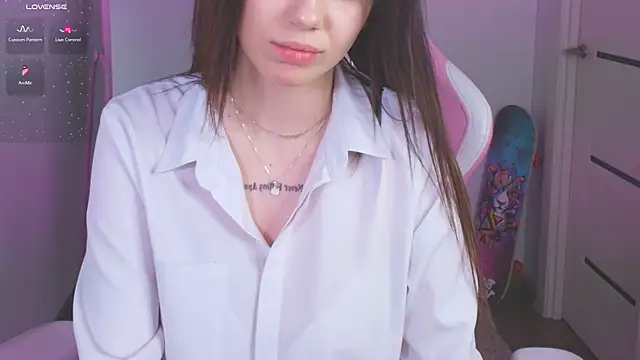 Snapshot of laylaura chatting on 04.01.26 laylaura online show from 04.01.26