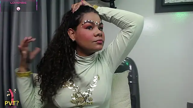 yaazhinii online show from 03.17.26