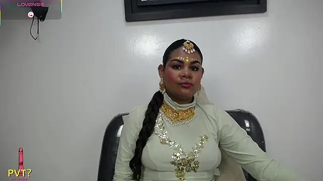 Snapshot of yaazhinii chatting on 04.04.26 yaazhinii online show from 04.04.26