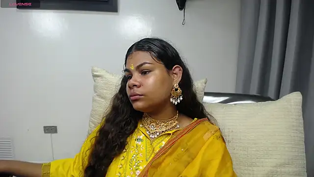 Snapshot of yaazhinii chatting on 04.07.26 yaazhinii online show from 04.07.26