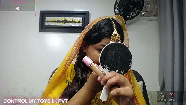 Snapshot of yaazhinii chatting on 04.10.26 yaazhinii online show from 04.10.26