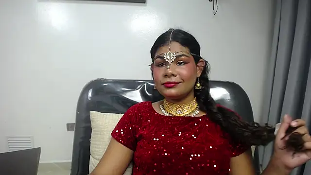 Snapshot of yaazhinii chatting on 04.17.26 yaazhinii online show from 04.17.26