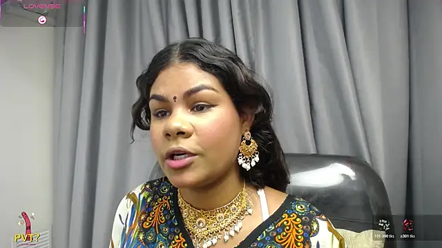 Snapshot of yaazhinii chatting on 05.06.26 yaazhinii online show from 05.06.26