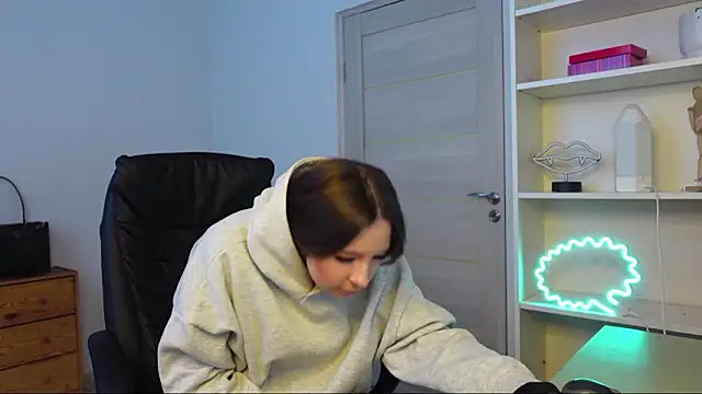 Snapshot of Alice_Spear chatting on 02.14.26 Alice Spear online show from 02.14.26