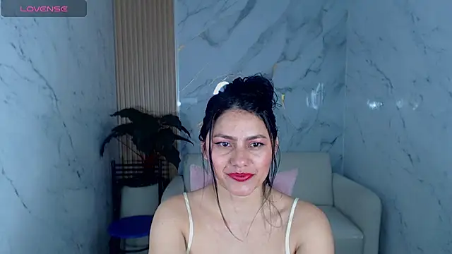 Snapshot of rox_luxury_tf chatting on 03.06.26 rox luxury tf online show from 03.06.26