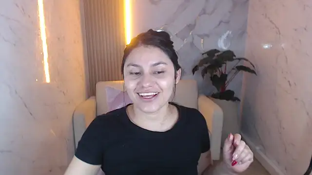 Snapshot of rox_luxury_tf chatting on 03.13.26 rox luxury tf online show from 03.13.26