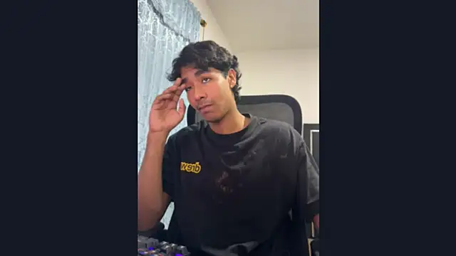 Snapshot of Pedestal_diamant chatting on 02.11.26 Pedestal diamant online show from 02.11.26