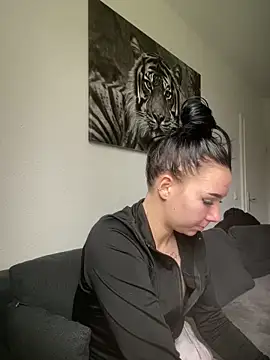 zoeelovee online show from 02.20.26