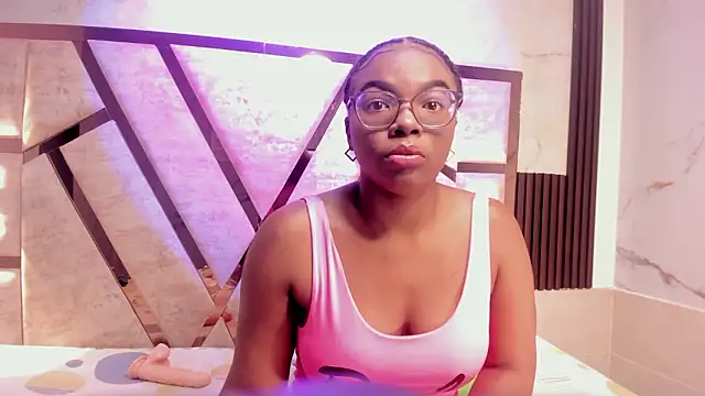 Snapshot of salem_rosee chatting on 03.27.26 salem rosee online show from 03.27.26