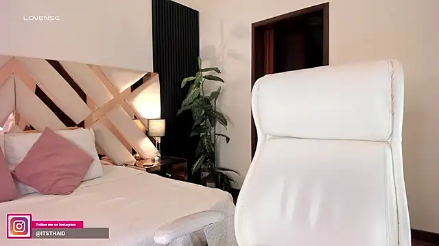 Snapshot of missthailand_ chatting on 04.13.26 missthailand online show from 04.13.26