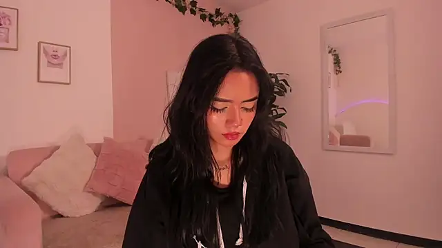 Mila jenner online show from 02.19.26