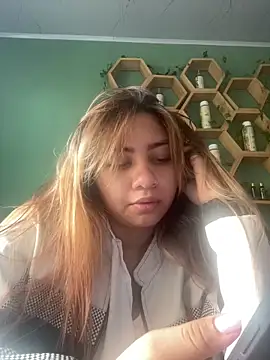 Snapshot of NaiveRoxy chatting on 02.18.26 NaiveRoxy online show from 02.18.26