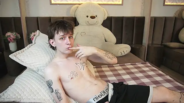 Snapshot of PackBev chatting on 03.25.26 PackBev online show from 03.25.26