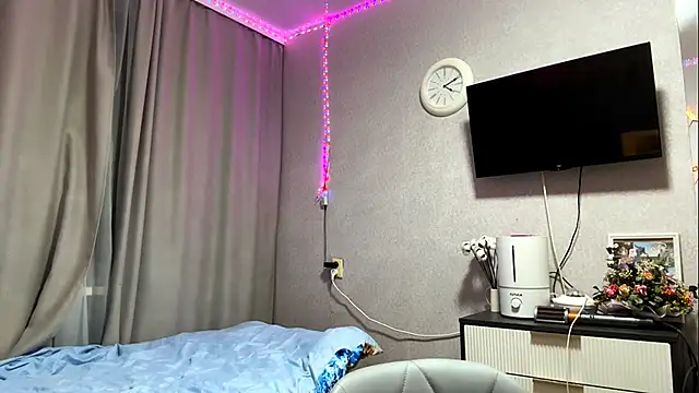 MilaSliger online show from 03.06.26