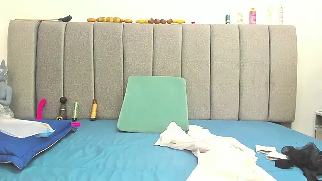 Giselle James online show from 03.11.26