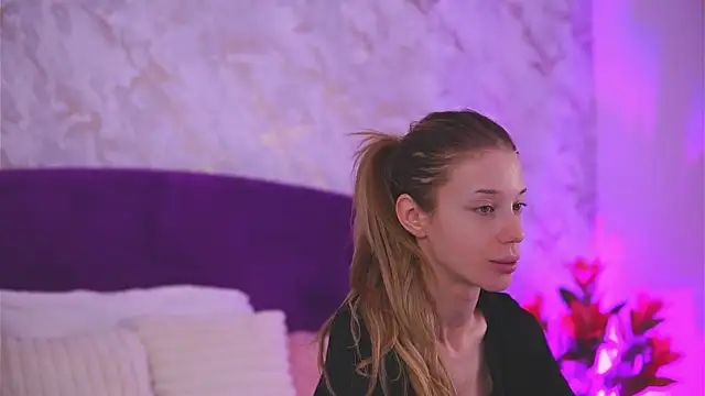 EllinaNuria online show from 02.18.26