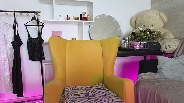 Snapshot of lilKelie chatting on 02.15.26 lilKelie online show from 02.15.26