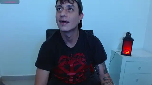 Snapshot of SkinnyDevil12 chatting on 02.11.26 SkinnyDevil12 online show from 02.11.26