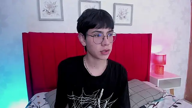 Demian Hush online show from 02.17.26