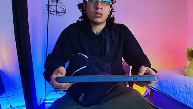 Axell Kussh online show from 03.18.26