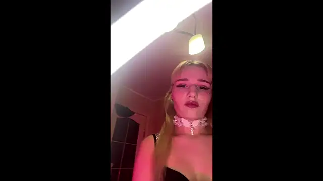 MiaBerlateen online show from 03.23.26