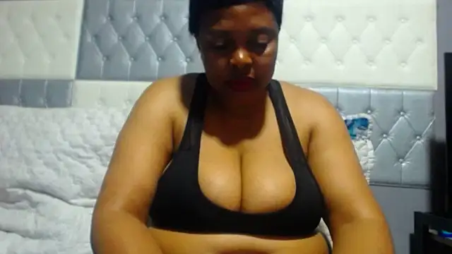 Snapshot of SEXYBUSTYEBONYXX chatting on 07.27.26 SEXYBUSTYEBONYXX online show from 07.27.26