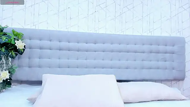 MiiaTauro online show from 03.23.26