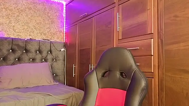 sarah escobarr online show from 03.21.26