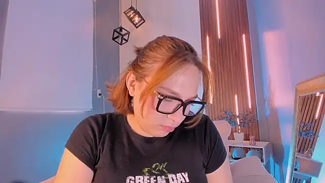 Snapshot of SimonaStar chatting on 03.13.26 SimonaStar online show from 03.13.26