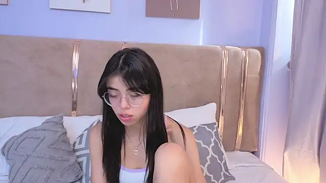 Mia Naive online show from 06.18.26
