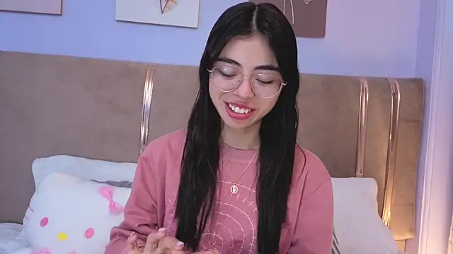 Mia Naive online show from 06.24.26