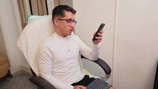 Snapshot of Tommas_Jhonson chatting on 03.08.26 Tommas Jhonson online show from 03.08.26