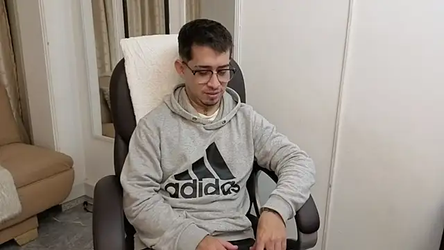 Snapshot of Tommas_Jhonson chatting on 03.10.26 Tommas Jhonson online show from 03.10.26