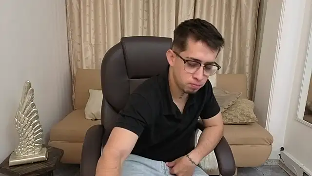 Snapshot of Tommas_Jhonson chatting on 03.11.26 Tommas Jhonson online show from 03.11.26