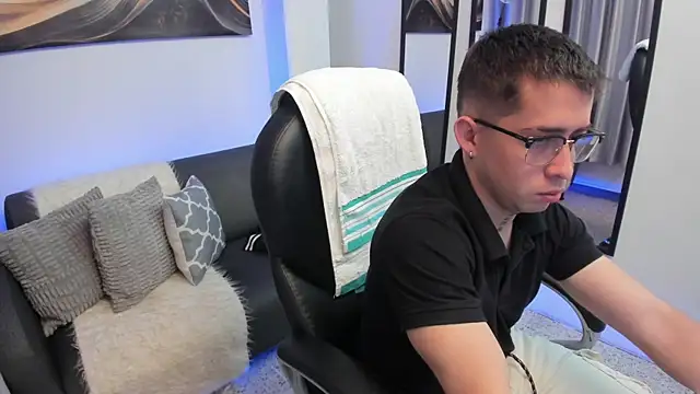 Snapshot of Tommas_Jhonson chatting on 03.25.26 Tommas Jhonson online show from 03.25.26