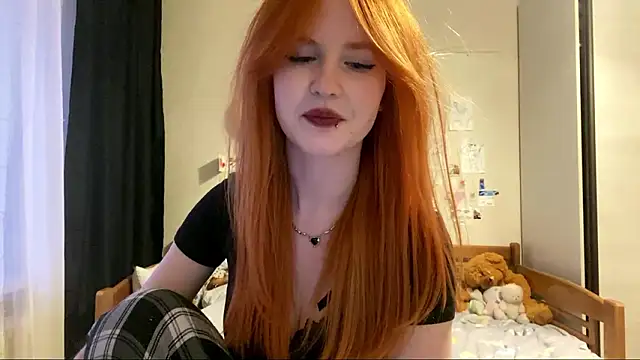 Snapshot of DynaLoom chatting on 03.19.26 DynaLoom online show from 03.19.26