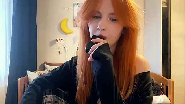 Snapshot of DynaLoom chatting on 03.30.26 DynaLoom online show from 03.30.26