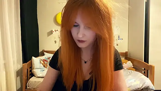 Snapshot of DynaLoom chatting on 04.03.26 DynaLoom online show from 04.03.26