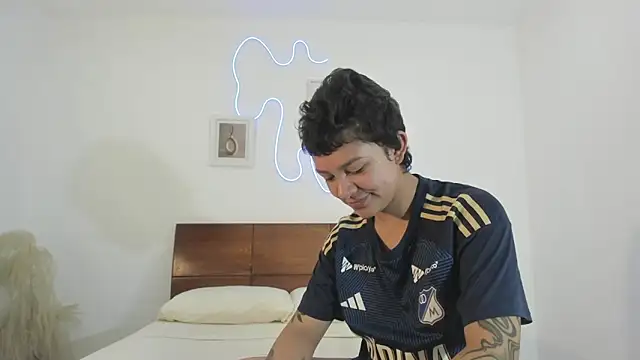 Snapshot of hardcoreheat_ind chatting on 02.26.26 hardcoreheat ind online show from 02.26.26