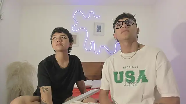 Snapshot of hardcoreheat_ind chatting on 03.13.26 hardcoreheat ind online show from 03.13.26